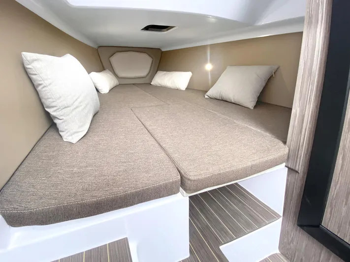  Yacht Photos Pics Interior cabin of 2025 Ranieri CAYMAN 28 EXECUTIVE with cushioned bed and pillows.