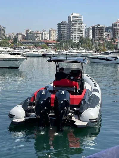  Yacht Photos Pics 2025 Ranieri CAYMAN 28 EXECUTIVE boat docked in a marina with cityscape background.