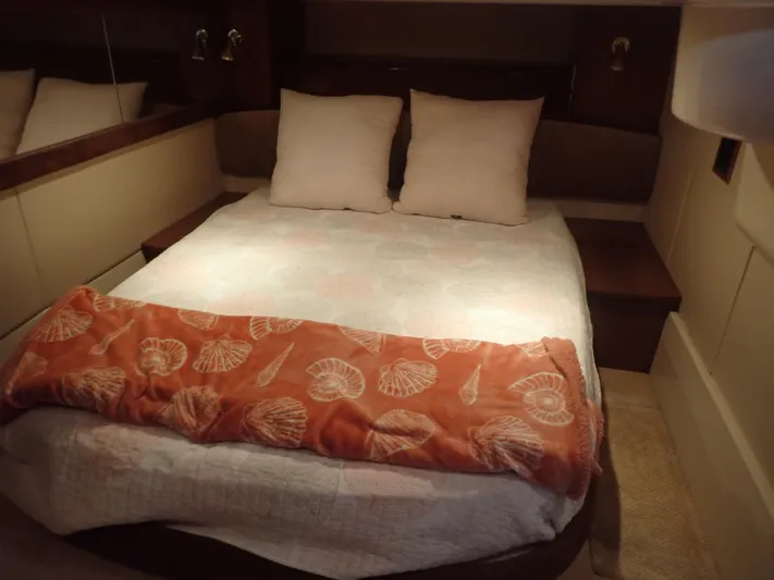 411 Meridian Yacht Photos Pics 