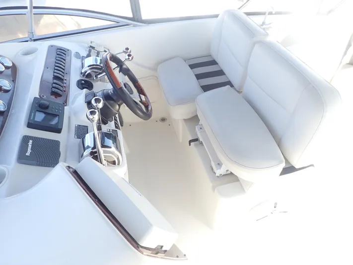 411 Meridian Yacht Photos Pics 