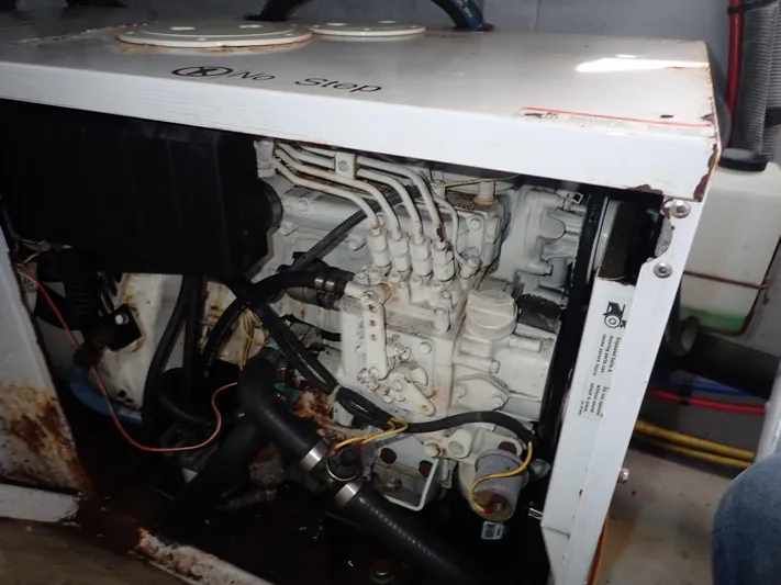 411 Meridian Yacht Photos Pics 