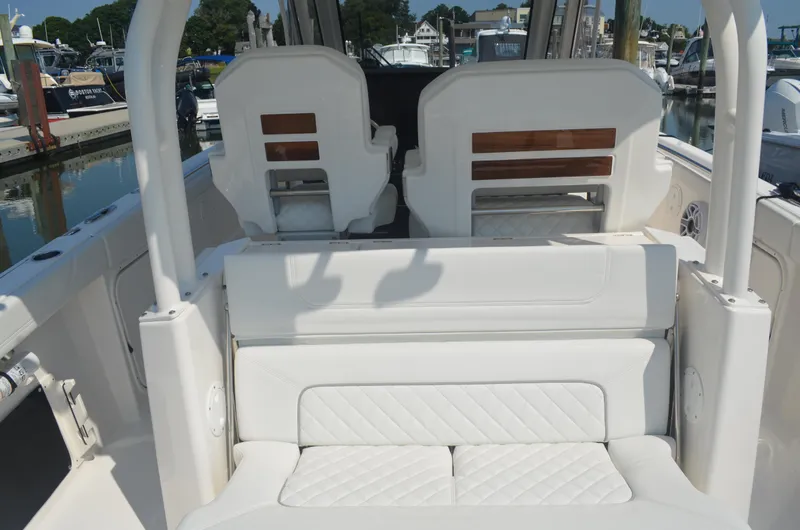 Trade-in Yacht Photos Pics Aft facing seat