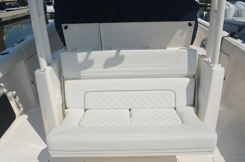 Trade-in Yacht Photos Pics Aft facing seat