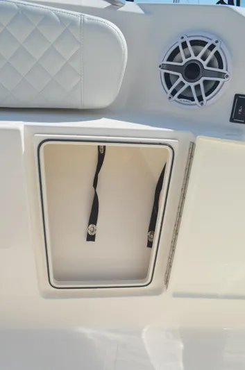 Trade-in Yacht Photos Pics Dock line storage