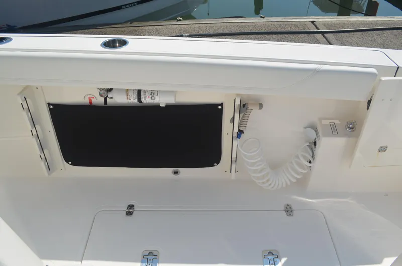 Trade-in Yacht Photos Pics Fresh water wash down