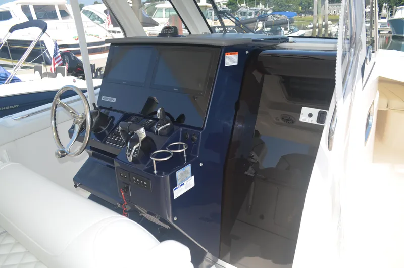 Trade-in Yacht Photos Pics Helm