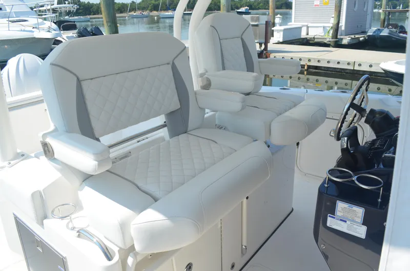 Trade-in Yacht Photos Pics Helm seating