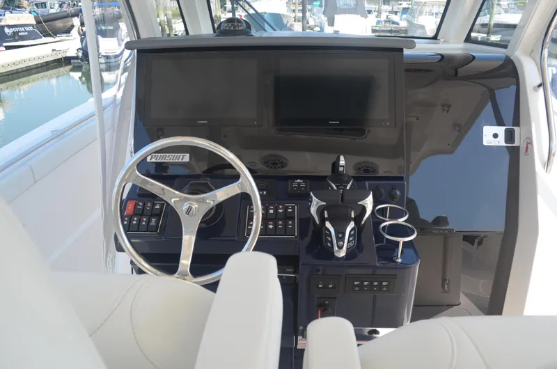 Trade-in Yacht Photos Pics Helm