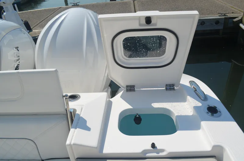 Trade-in Yacht Photos Pics Live well open