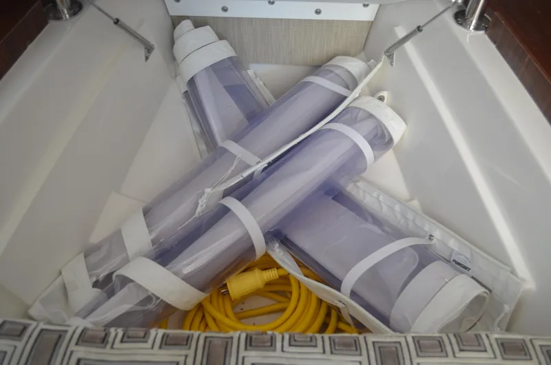 Trade-in Yacht Photos Pics Roll up side curtains