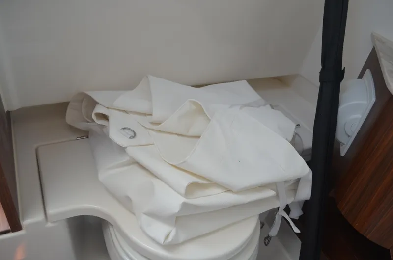 Trade-in Yacht Photos Pics Stow away bow sun screen