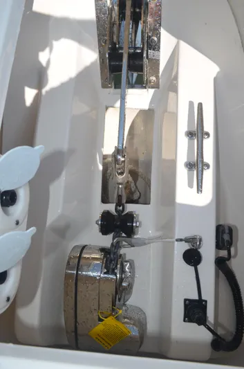 Trade-in Yacht Photos Pics Windlass