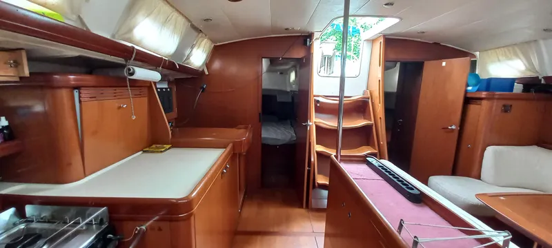 Kaskara Yacht Photos Pics Interior of 2007 Beneteau Oceanis Clipper 523 yacht, featuring wood finishes and spacious layout.