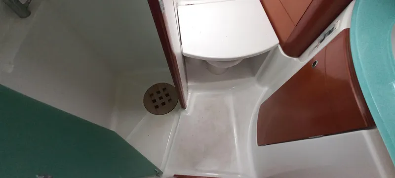 Kaskara Yacht Photos Pics Bathroom interior of 2007 Beneteau Oceanis Clipper 523 yacht, featuring shower and toilet.