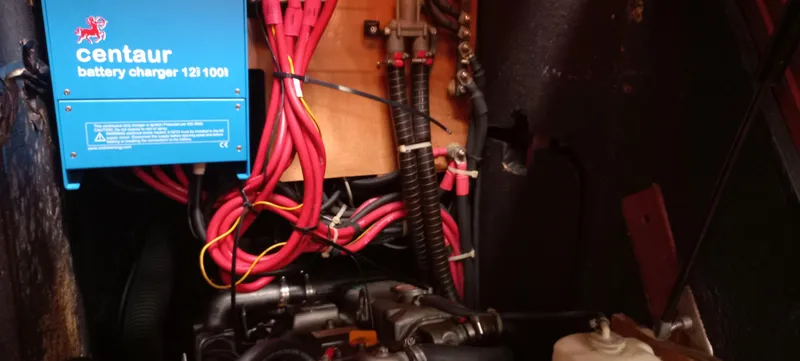 Kaskara Yacht Photos Pics Electrical system of a 2007 Beneteau Oceanis Clipper 523 with Centaur battery charger.