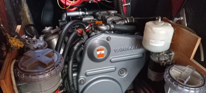 Kaskara Yacht Photos Pics Engine compartment of a 2007 Beneteau Oceanis Clipper 523 sailboat.