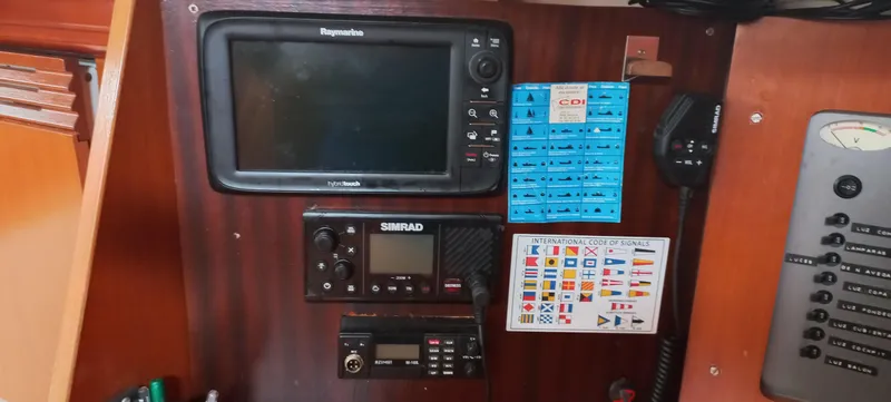 Kaskara Yacht Photos Pics Navigation equipment on a 2007 Beneteau Oceanis Clipper 523 yacht, featuring Raymarine and Simrad devices.