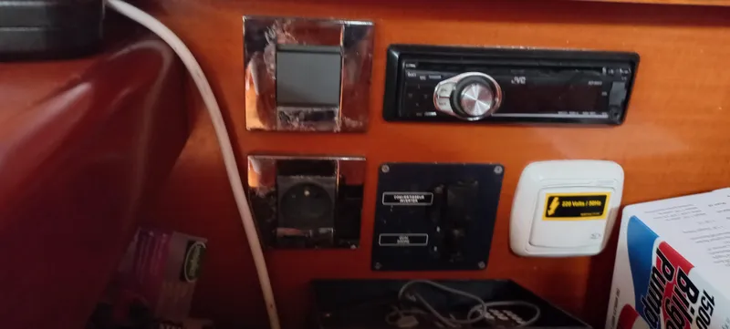 Kaskara Yacht Photos Pics Control panel and stereo system on a 2007 Beneteau Oceanis Clipper 523 yacht.