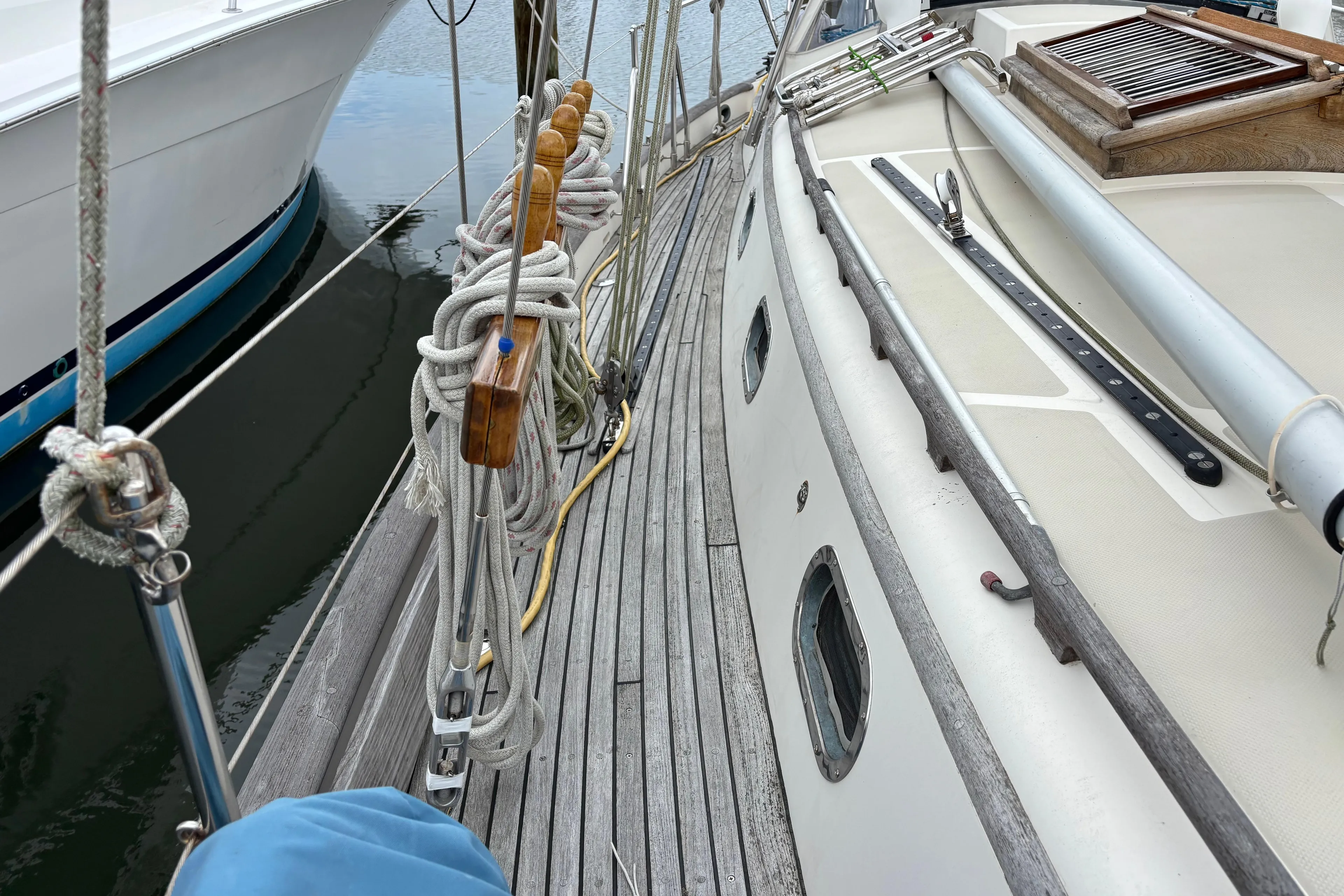 1987 Ta Shing Tashiba 36 sailboat deck with ropes and wooden details at a marina.