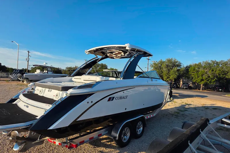  Yacht Photos Pics 2023 Cobalt R30 boat on trailer under clear blue sky.