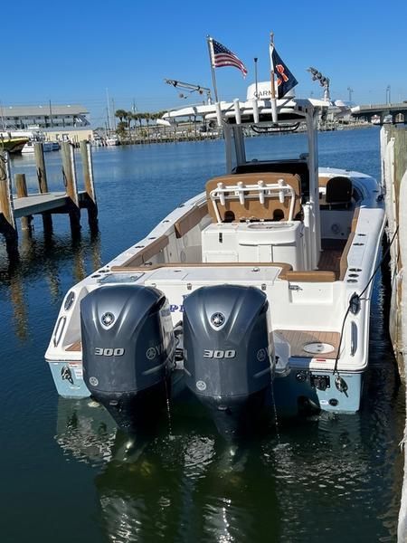 2020 Sea Hunt Gamefish 30 Forward Seating