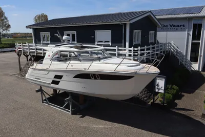 2018 Marex 310 Sun Cruiser