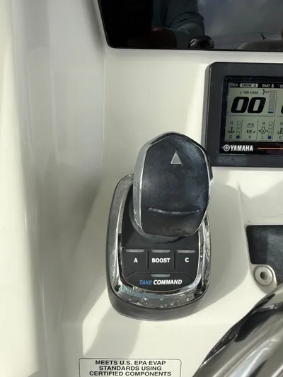 Drillin'n Billin Yacht Photos Pics Yamaha control on Regulator 28 boat, year 2017.