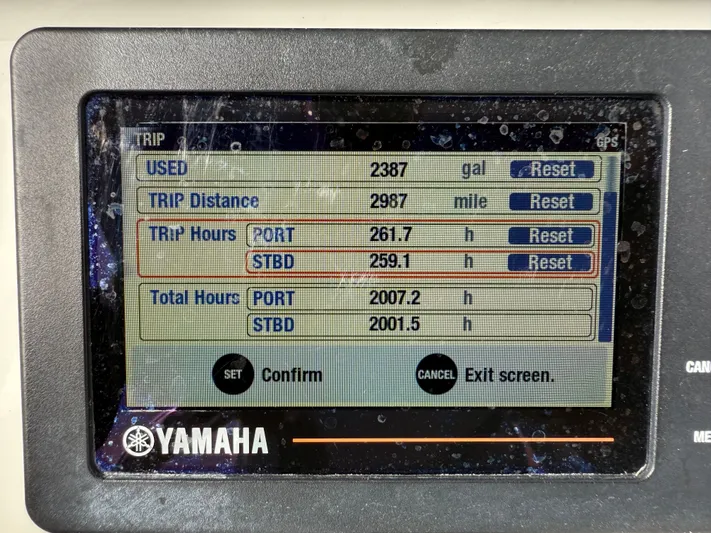Drillin'n Billin Yacht Photos Pics Yamaha display showing boat data, Regulator 28, 2017.