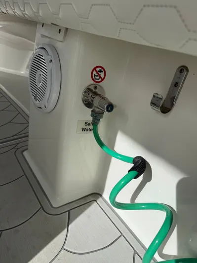 Drillin'n Billin Yacht Photos Pics 2017 Regulator 28 boat with speaker and water hose connection.