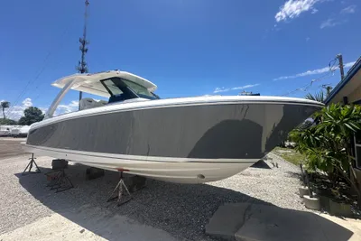 Tiara Yachts 34 LS
