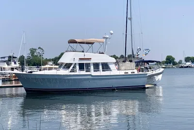 Mainship 43 Trawler Aft Cabin