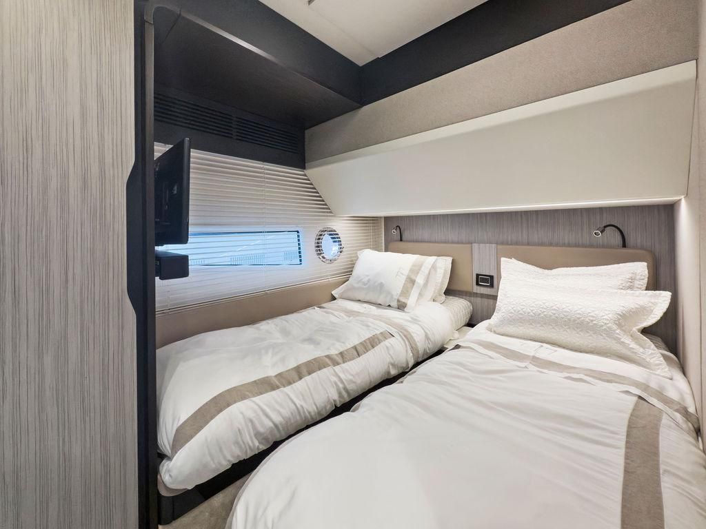 2020 Azimut 66 