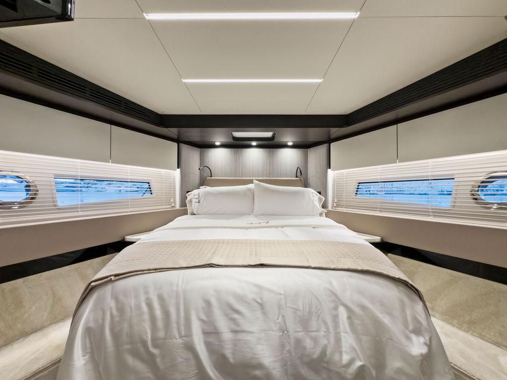 2020 Azimut 66 