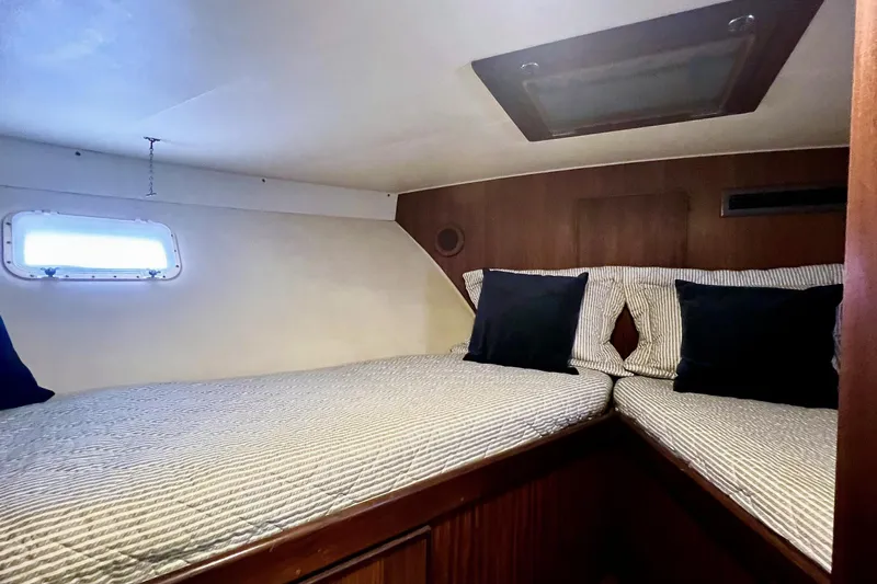 Shangri La Yacht Photos Pics Cozy cabin interior of 1988 Hatteras 43 Motor Yacht with twin beds and porthole.