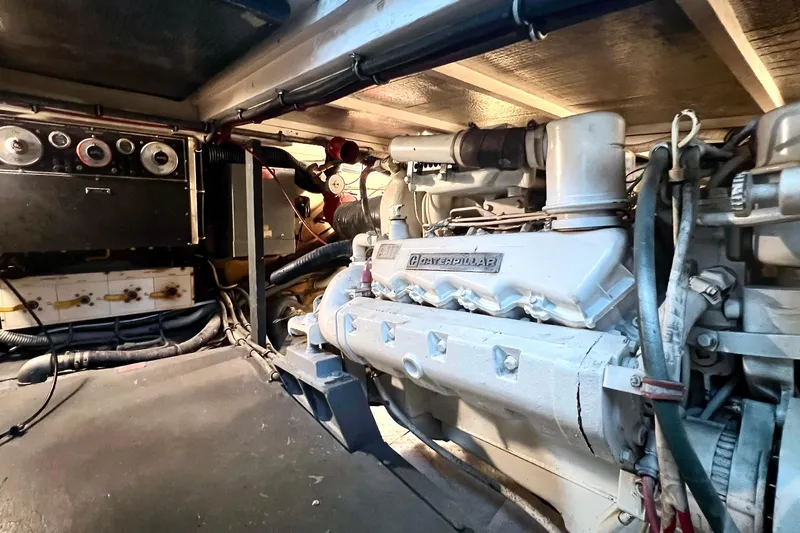 Shangri La Yacht Photos Pics Engine room of 1988 Hatteras 43 Motor Yacht with Caterpillar engine.
