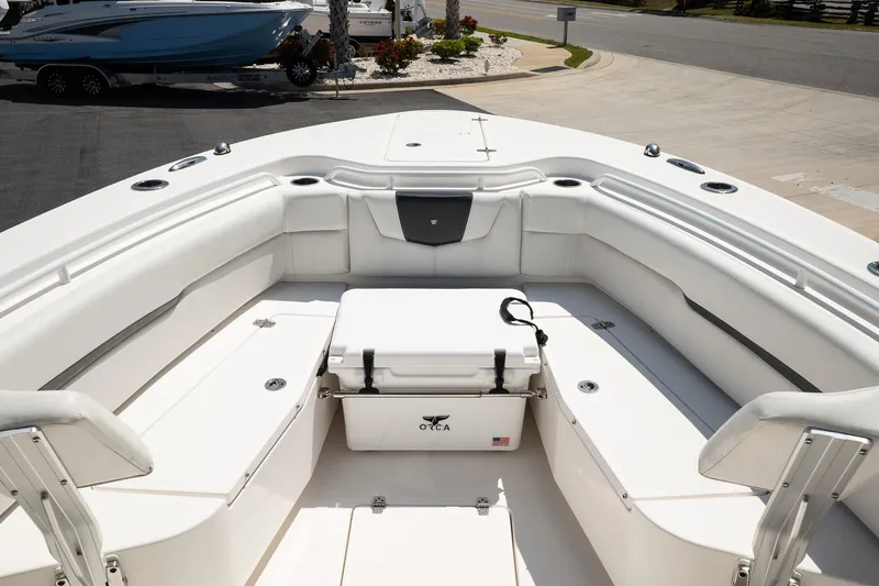  Yacht Photos Pics 2018 Wellcraft 302 Fisherman boat interior with seating and cooler on deck.
