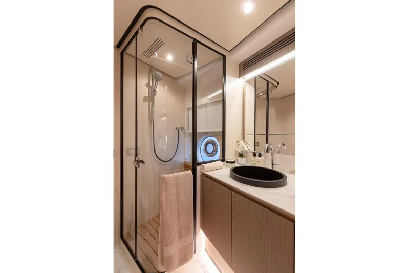  Yacht Photos Pics Luxurious bathroom on the Azimut Magellano 60 yacht, year 2025.