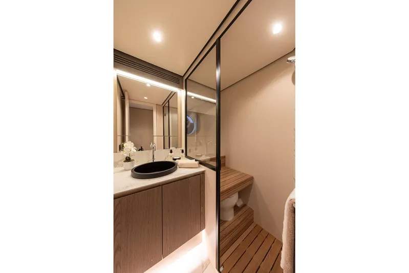 Yacht Photos Pics Luxurious bathroom on the Azimut Magellano 60 yacht, year 2025.