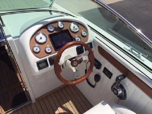  Yacht Photos Pics Helm station details