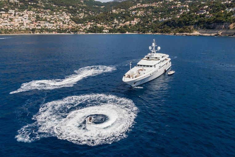 2003-205-1-codecasa-63m-motoryacht