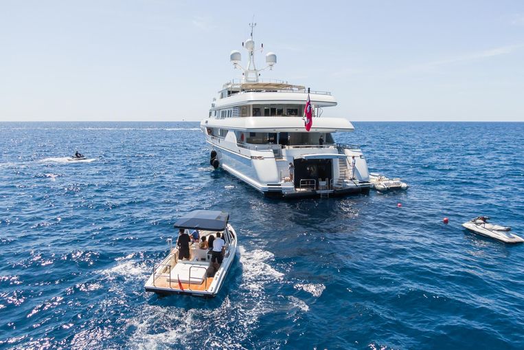 2003-205-1-codecasa-63m-motoryacht