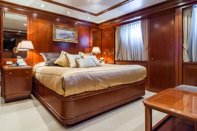 2003-205-1-codecasa-63m-motoryacht
