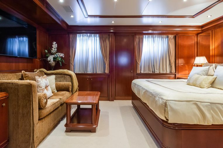 2003-205-1-codecasa-63m-motoryacht