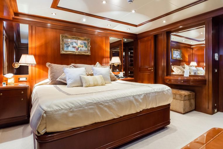 2003-205-1-codecasa-63m-motoryacht