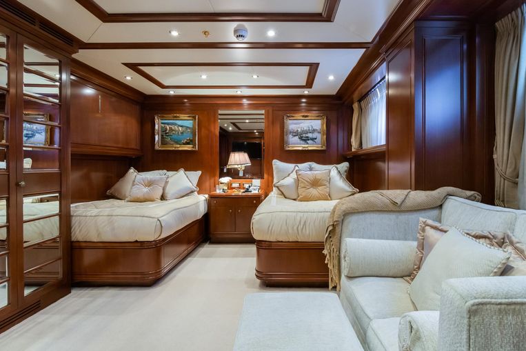 2003-205-1-codecasa-63m-motoryacht