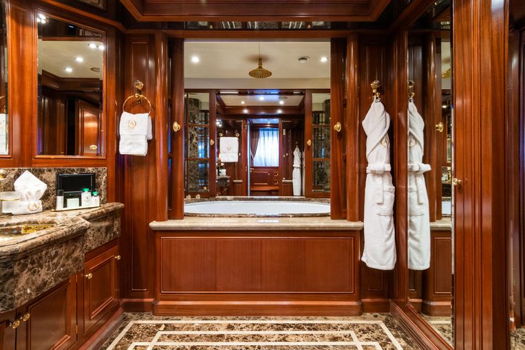 2003-205-1-codecasa-63m-motoryacht