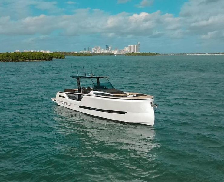 2021 Canelli 43 Center Console