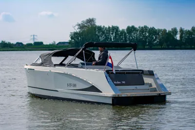 2025 Maxima 740