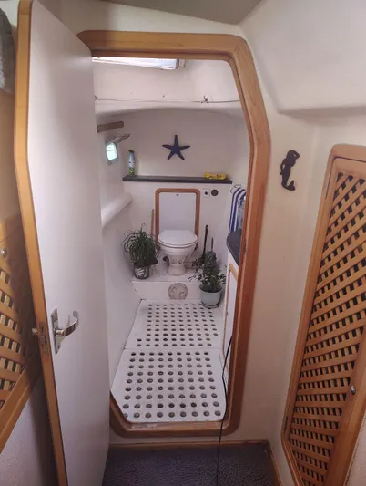 Trident III Yacht Photos Pics 