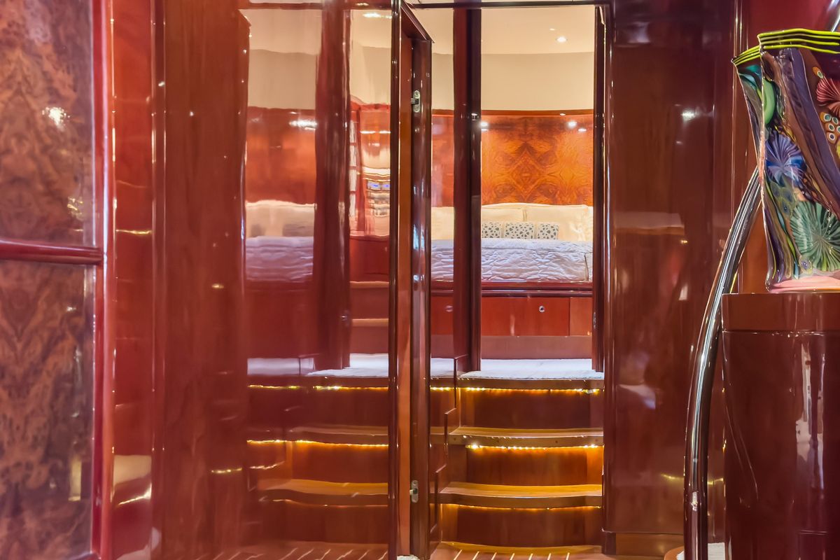 2005 Ocean Alexander 80 